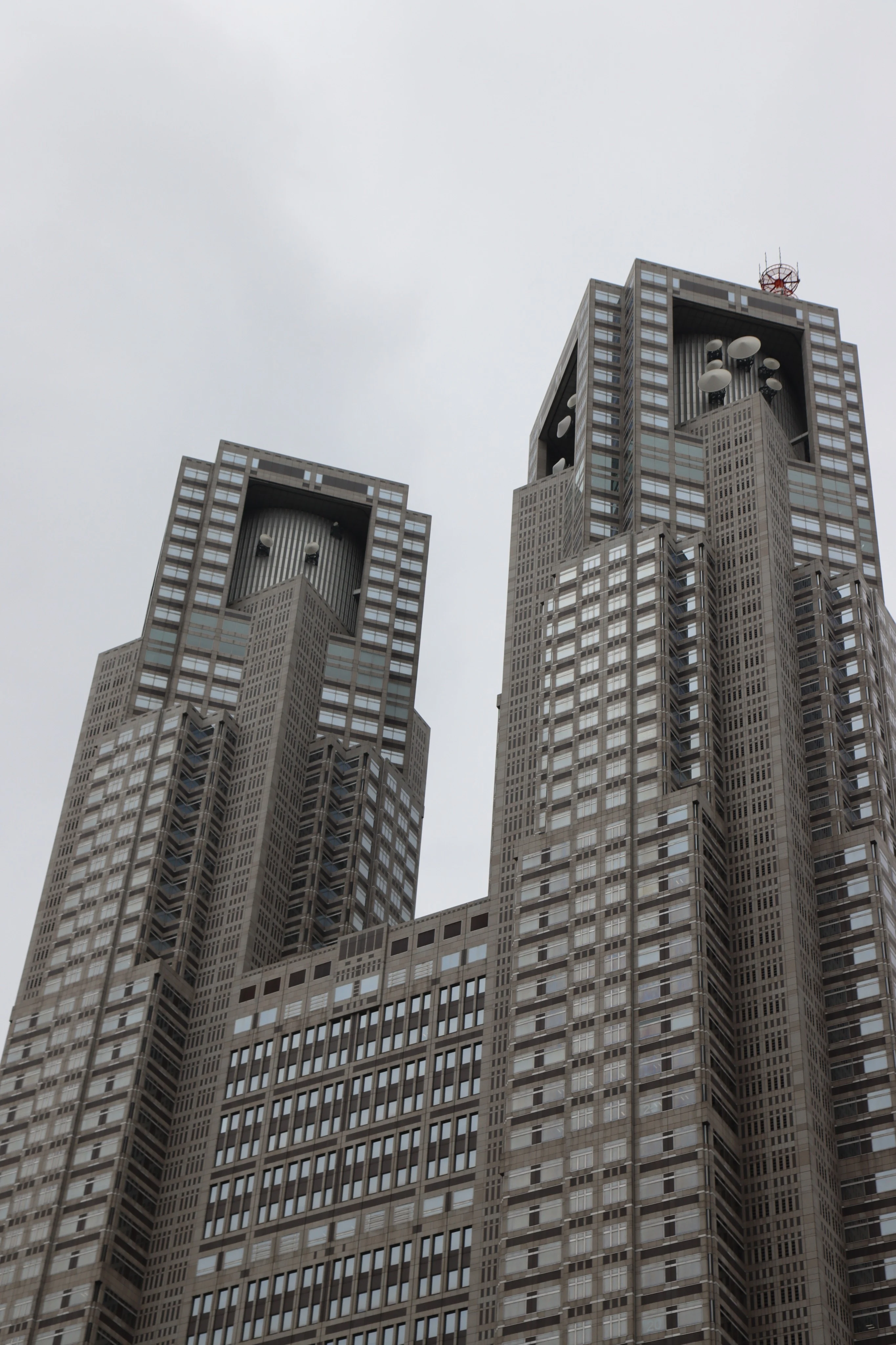 Tōkyō-to Chōsha (Mairie)