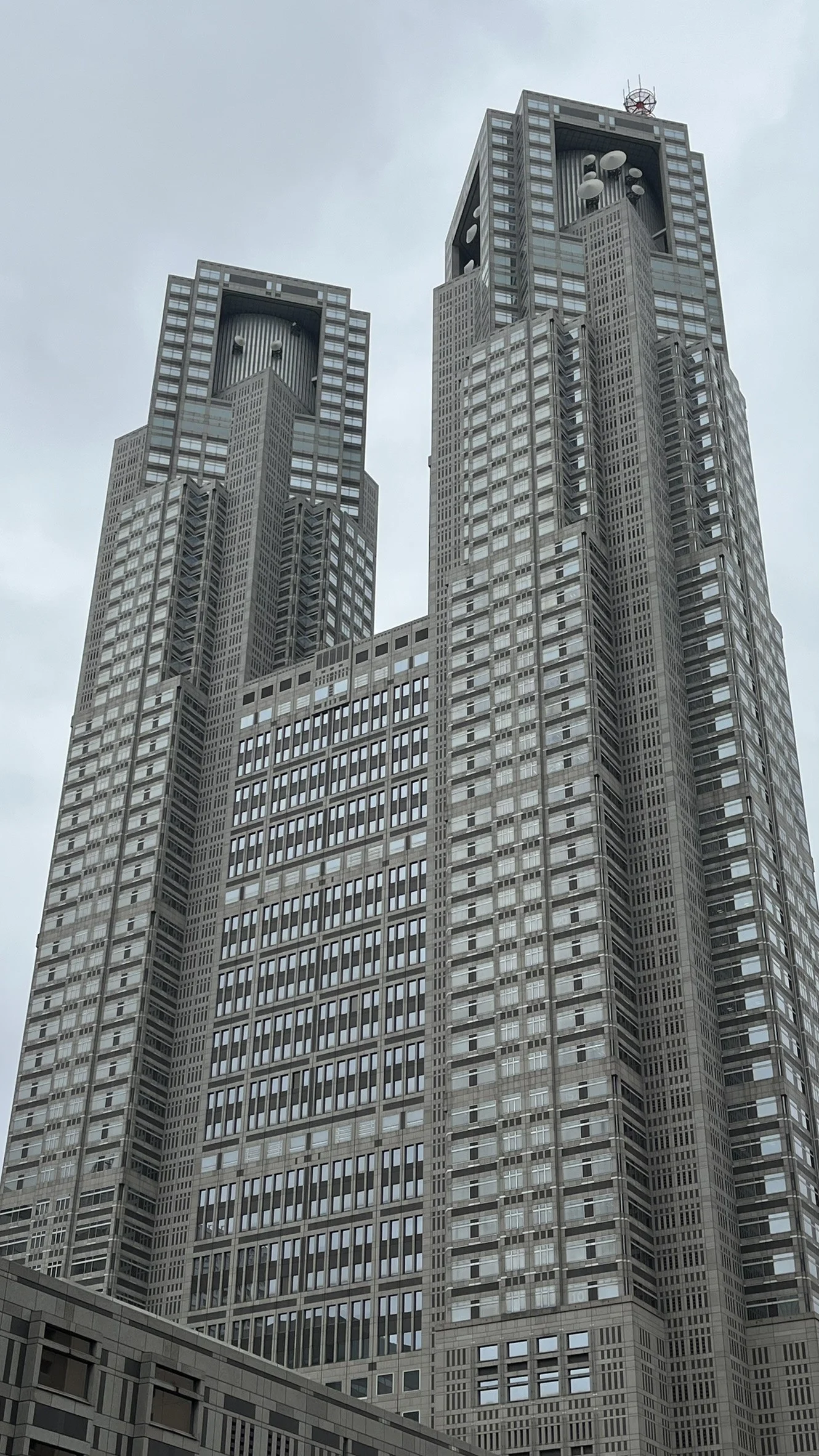 Tōkyō-to Chōsha (Mairie)