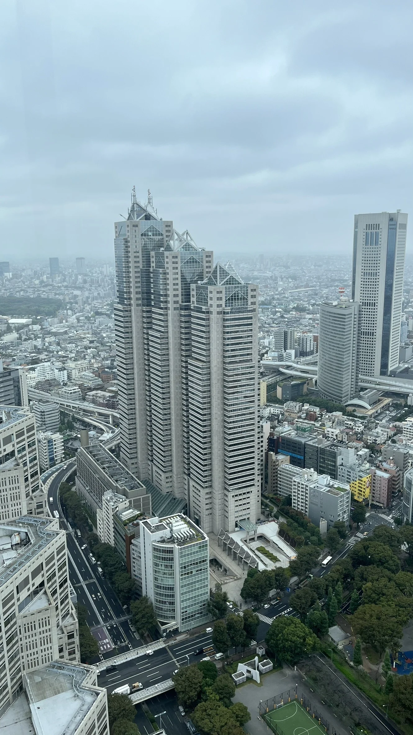 Tōkyō-to Chōsha (Mairie)